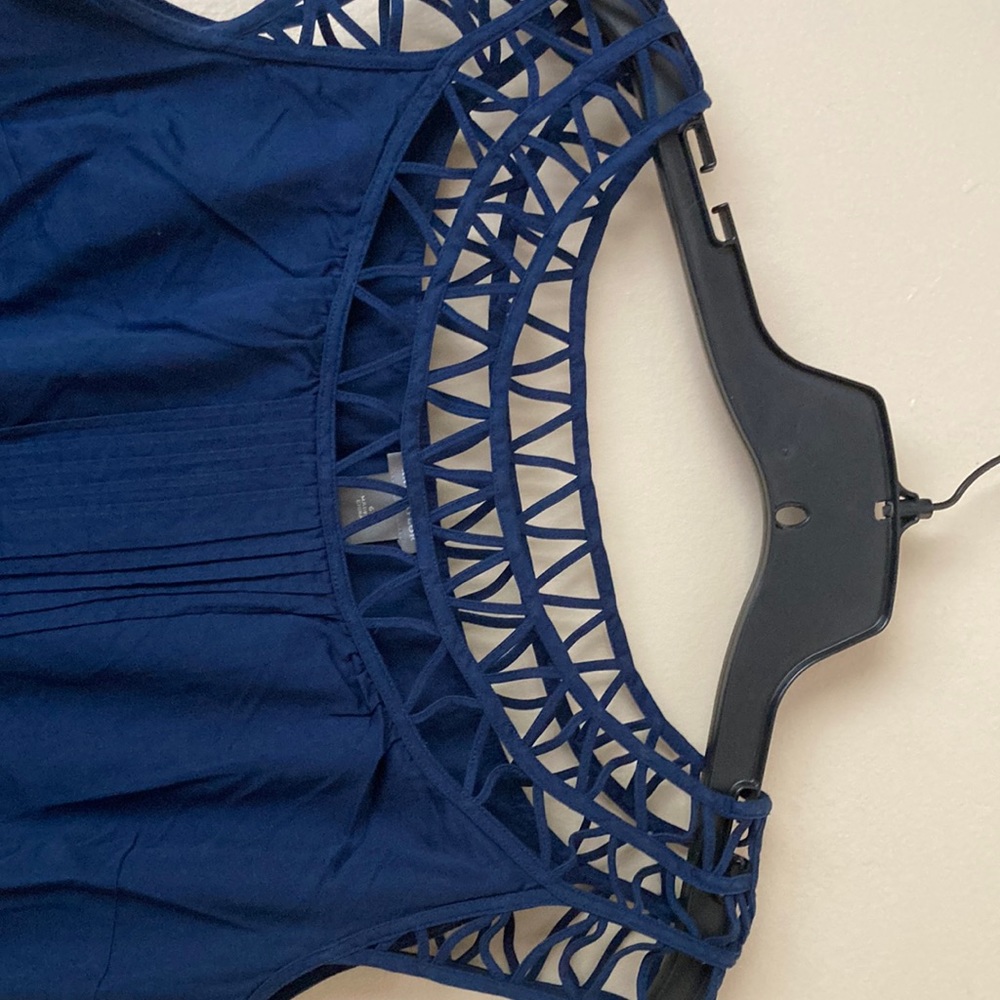 Lightweight cotton dress. Detailed neckline